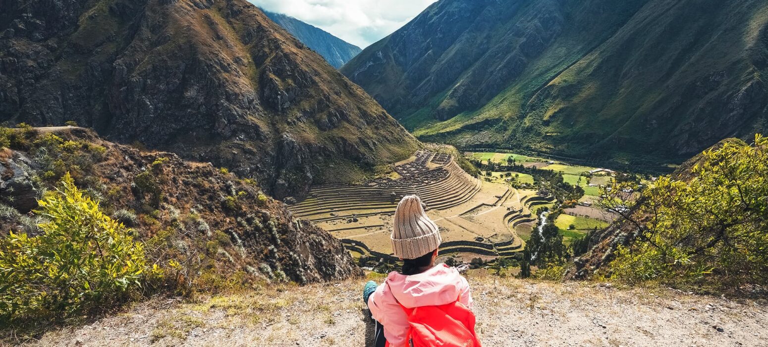 Inicio de la caminata del Camino Inca con persona