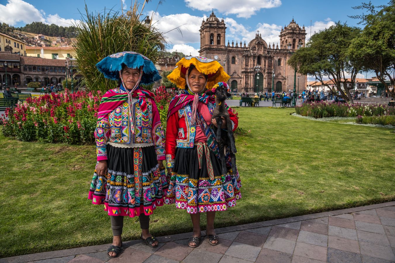 Mujeres de Cusco en la plaza - Perú