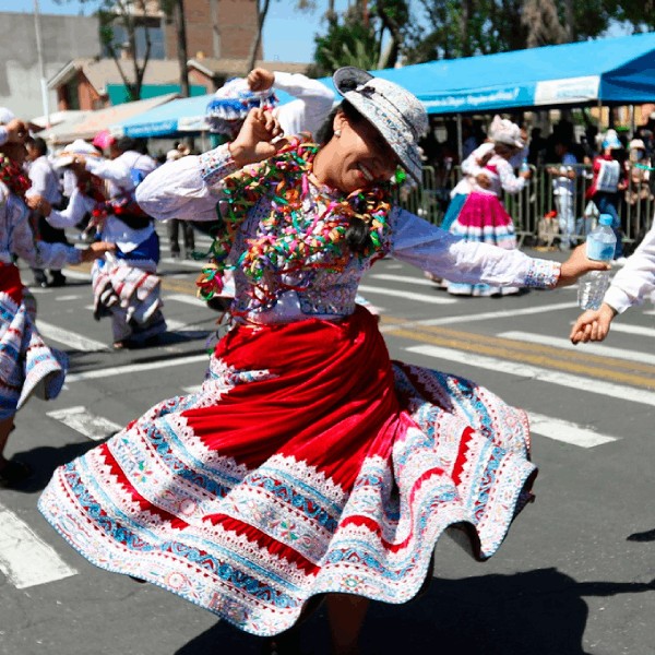 Danzas por carnavales en Arequipa